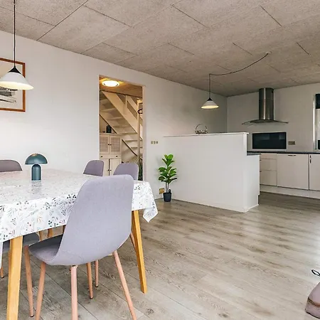 6 Person In Nyaraló