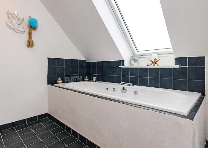 6 Person In Nyaraló