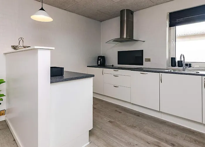 6 Person In Nyaraló *