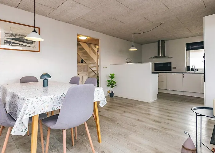 6 Person In Nyaraló