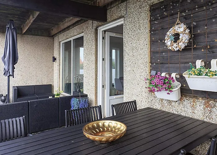 6 Person In Nyaraló *